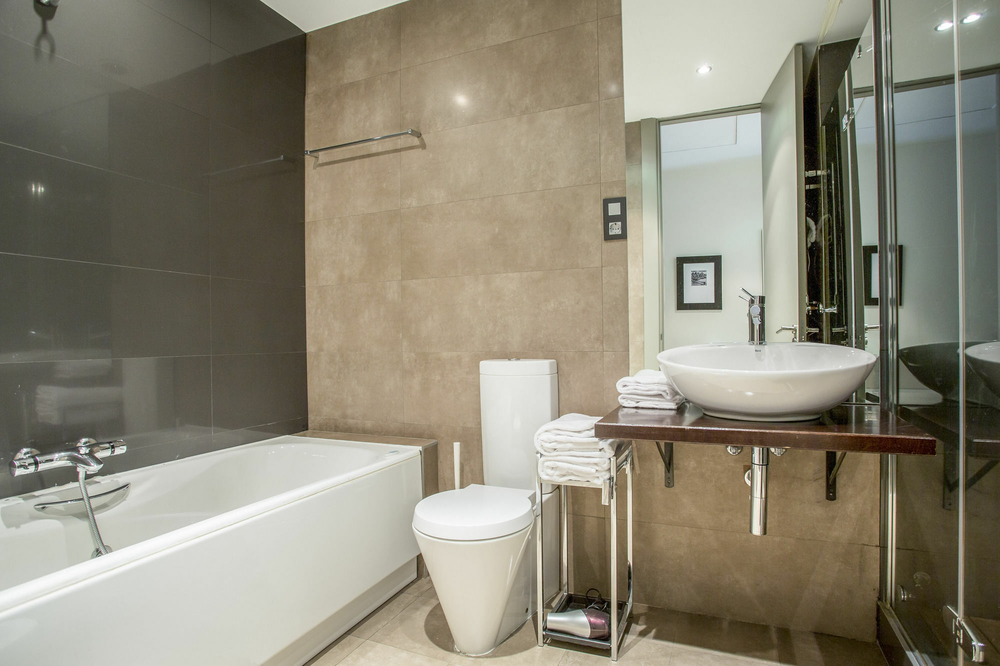 Gran Via Suites Madrid Exterior photo